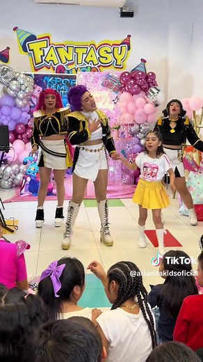 Las guerreras del K-Pop cantan Dorada