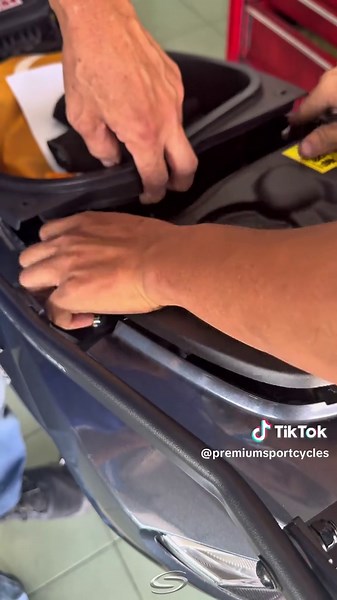 Givi Top Box Rack - Suzuki Burgman 125 #asmr #scooter #givi #premiumsportcycles #psc