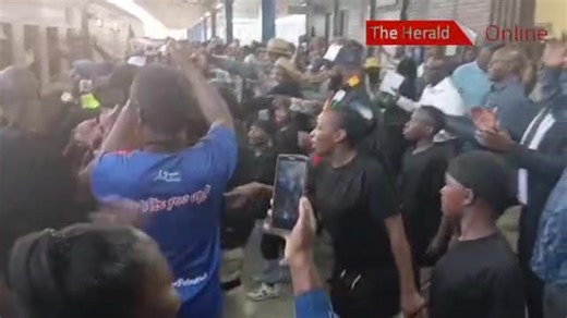 NRZ leisure train completes inaugural journey to Mutare 📹: Trust Freddy & Tinai Nyadzayo | The Herald-Zimbabwe