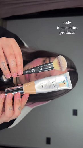 Maquillaje de rostro con It Cosmetics