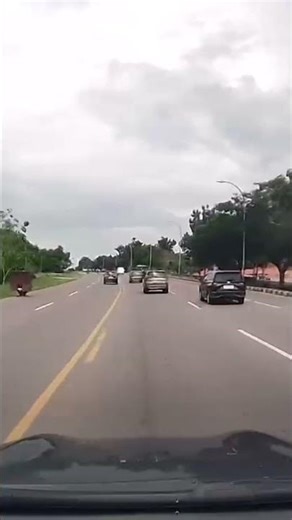 Subaru BRZ vs crazy pick up’ #batam #highway #batamkotabaru