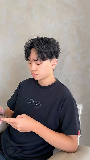 Hair Perm 清晰明显的卷度纹理搭配 更让人有种痞帅的风格 ✅痞帅风 ✅需加慕斯 发型师：@32_Aaronlwb 【32...