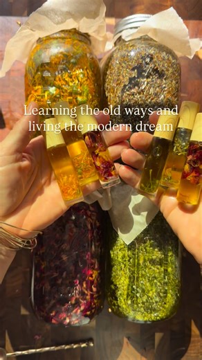 Jess Bergeron • Herbalist & Wellness Guide on Instagram: "Follow @jkb.journal for free kitchen herbal education Comment OILS for a FREE FOUR PAGE GUIDE💚 There is something deeply grounding about learning how to infuse your own herbal oils. For thousands of years, women have used plant-infused oils as medicine, beauty care, and daily nourishment — long before shelves were lined with creams and serums made by strangers. When you learn this skill, you stop outsourcing your skin, your healing, and 