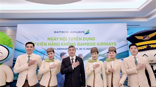 Bamboo Airways chúc bạn tuần làm việc chốt sổ 2025 đầy năng lượng, sửa soạn một tâm thế tuyệt vời nhất chờ 2026 gõ cửa! Chào sáng thứ Hai cuối của năm, hãy cùng Bamboo Airways lan toả những nụ cười và niềm vui ấm áp từ các đại sứ bầu trời tương lai của cánh bay xanh nhé 💚 #chuyenbaycuasuhieukhach #BambooAirways | Bamboo Airways