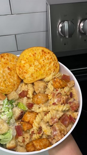 34K views · 36K reactions | Chicken & bacon pasta  #cooking #dinnerideas #pasta #food | Gisell Destini | Facebook