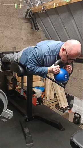 the GHD back extension #training #fitness #motivation #workout 🙂 50 reps au total sur l exo 😉