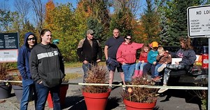 COVID-19: Family reunions looming in Quebec as Canadian border rules set to relax