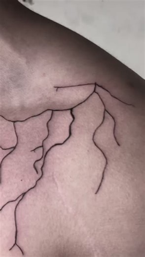 #swirltattoo #fyp #tattoo #cuu #negro #rayos #lineas