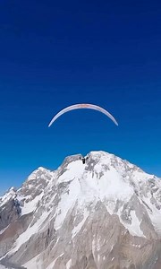 📍 Mount K2, rising from under the wings of a paraglider, is a very beautiful and impressive peak. #k2 | Globetrotter Tours & Travels