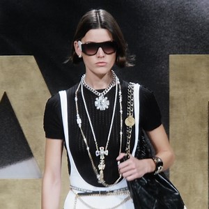 43K views · 2.8K reactions | In a playful expression of CHANEL’s black and white, model Vivienne Rohner opened the Spring-Summer 2022 Ready-to-Wear show wearing a scooped swimsuit over a fine knit top and two-tone anklet ballerinas, with a swathe of accessories from chain belts and sautoirs to a supple shopper bag in quilted black leather. Film directed with the participation of Inez & Vinoodh. Camera Fujifilm XT3 See all the looks at chanel.com/-RTW_SS22 | CHANEL | Facebook