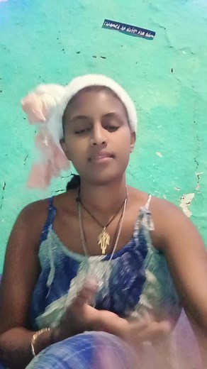 emuye Gojam ሲያልፍ አወራዋለሁ (@emuye.gojam)’s videos with original sound - ፍቅር Oldies music 🎧🎼