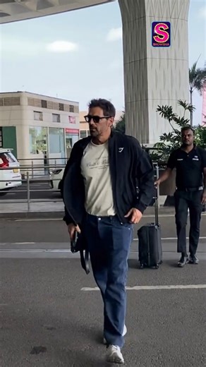 Arjun Rampal turns a chill airport ‘fit into a full-on runway moment #arjunrampal #bollywood #fashion #airportlook #style | News18