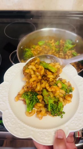 Pasta con Carne y Brócoli: Delicia Casera