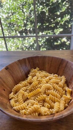 Comment #NOHEAT for LAZY No Heat Lunches for Weightloss 👀 After years of dieting, it can be challenging to determine what to make for lunches that supports your weightloss goals, are delicious, and easy to take to work. So, I created a guide to help solve it! 🙌 Comment #NOHEAT for our complete guide on Lazy No Heat Lunch ideas that will let you focus on the real work in weightloss. #weightlossrecipes #weightloss #healthymealprep #healthymealideas #easydinner #highproteinmeals #fallrecipes #she