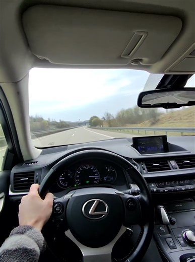 Lexus CT200h vs German Autobahn — Why it stops at 192 km/h