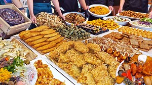 Beef bone soup , stir-fried vegetables, soy sauce-sweet chicken, pork cutlet, kimchi fried rice, and tteokbokki available- Korean street food | Food Processing