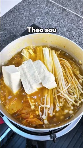Canh kim chi mandu nóng hổi… tối lạnh ăn cái này là hết bàiiii 😈 #canhkimchi #mandu #nauan #monngon