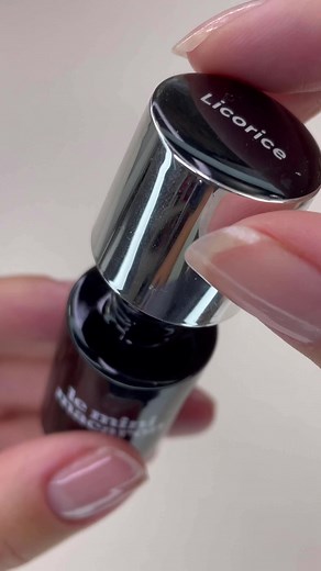 Go big or go chrome with @leminimacaron 💅 🪩🤍 Le Mini Macaron Le Metallique Chrome Powder Set [ 500599631] | ASOS