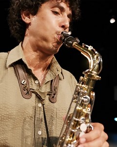 Fundación Banco Popular celebró la 6ta edición de Aceleración Musical, un internado residencial para estudiantes de música de alto rendimiento entre las edades de 13 a 18 años. 48 estudiantes, provenientes de 21 municipios de la isla, formaron parte de esta experiencia educativa única que fortaleció sus conocimientos a la vez que los expuso a distintos géneros musicales. Durante una semana intensiva, disfrutaron de cursos, talleres y paneles sobre diversos aspectos de la música nutridas por ment