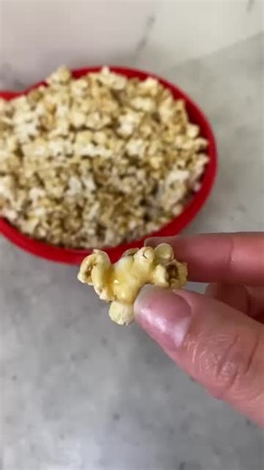 🍁 Elevate your popcorn game with our Maple Syrup PopCorn Recipe.🍿🌰 Here's what you'll need: 🍿9 cups plain popped popcorn 🍿½ cup unsalted butter 🍿½ cup brown sugar, packed 🍿¾ cup pure maple syrup 🍿½ tsp. vanilla extract 🍿1 tsp. baking soda 🍿Pinch of salt Place half of the popcorn in medium bowl and set aside. In TupperWave Stack Cooker 1 ¾-Qt./1.75L Casserole, add butter, brown sugar and maple syrup. Cover and microwave on high power for 5 minutes, stopping to stir halfway through to co