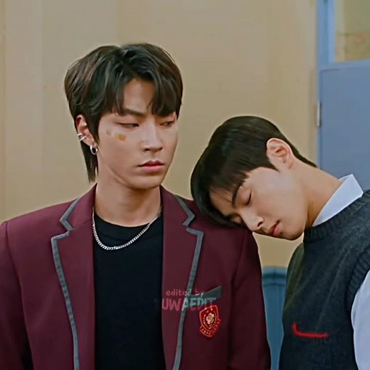 Suho fell asleep on his shoulder 😴 #truebeauty #kdrama
