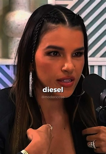 Fui comprar uma calça de 1.200 reais e meus pais choraram Eu fui na loja da Diesel e cada calça custava mil e duzentos reais. O vendedor falou que tinha ficado linda em mim e eu disse que não tinha coragem, minhas calças custavam trinta reais. Aí ele começou a fazer minha cabeça, que era outro status, que agora eu era uma pessoa conhecida. Tomamos uma garrafa inteira de champanhe e eu saí de lá com três calças. Acordei, vi as calças em cima da cama e comecei a chorar. Meu salário não pagava nem 