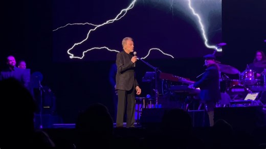 Frankie Valli - Rain - December 1, 2023 | Legendary Concerts