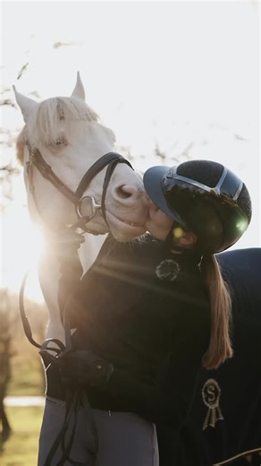 The story of Lilly and Gold Design, two young talents on the rise. ✨ Perlino stallion Gold Design is the first pony to grace the P.S.I. stage. This premiere stands for youth sport, for diversity, and for the enduring belief that top horses — and top ponies — grow from the same foundation: passion, expertise and heart. #successmadebypsi #hofkasselmann #psiauction #germanridingpony #dressurpony #ponydressage #ponystallion #ponyliebe Video Credit @sehrwieviel | Hof Kasselmann / P.S.I. GmbH
