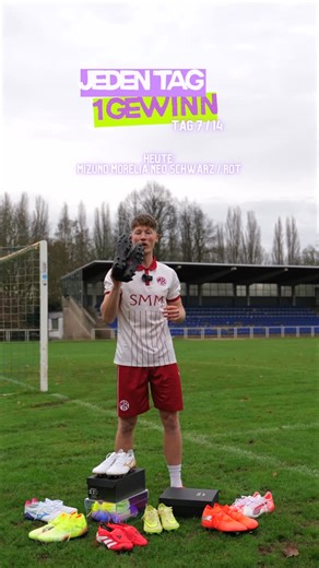 Marvin Roch on Instagram: "JEDEN TAG 1 GEWINN bis zum Ende des Jahres!🎁 Tag 7/14 heute gibt es einen Mizuno Morelia Neo in schwarz/rot zu gewinnen. Alles was ihr tun müsst um teilzunehmen: 1. Follower sein 2. Liken & Kommentar schreiben (inklusive eurer Größe) Viel Glück!❤️ Das GewinnspieI steht in keinem Zusammenhang mit Instagram. Die Gewinner werden am 31.12.2025 von diesem Account (marvinroch_) bekannt gegeben! #fussball #tipps #tricks #tutorial"