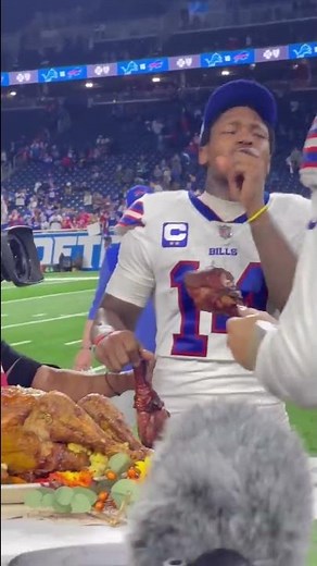 How does Stefon Diggs celebrate a win on Thanksgiving? #shorts #MaddenThanksgiving