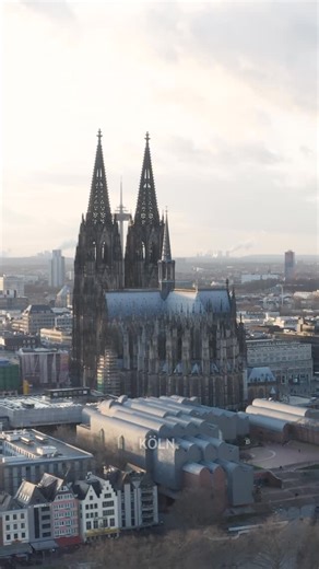 Koelnmesse on Instagram: "150 Jahre Konrad Adenauer: Warum seine Vision heute aktueller denn je ist 🌍 Konrad Adenauer wäre heute 150 Jahre alt geworden. Als Oberbürgermeister der @stadt.koeln und Gründer der Koelnmesse erkannte er früh, welche Bedeutung internationale Begegnungen, wirtschaftlicher Austausch und persönlicher Dialog weit über Köln hinaus haben können. Mit der Koelnmesse entwickelte sich Köln zu einer verbindenden Drehscheibe Europas. 🤝 Adenauer dachte die Koelnmesse von Anfang a