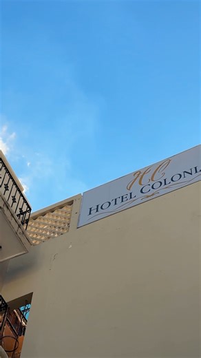 Luz suave, silencio, detalles que se sienten. En Hotel Colonial, cada rincón está pensado para que bajes el ritmo y disfrutes Mérida con calma. A veces, el viaje también es el lugar donde te quedas. 📲 WhatsApp: 9999 28 56 22 📞Teléfono 9999 23 64 44 📧 reservas@hotelcolonial.com.mx 📍 C 62 #476 x 57 y 59, Centro, Mérida | Hotel Colonial de Mérida