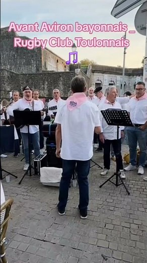 La Pena Baionna dans les rues de Bayonne avant Bayonne - Toulon🎵🔥 #rugby #chant #bayonne #sports