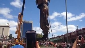 10K views · 205 reactions | The Diver has finally woken to massive crowds outside Perth Train Station. #7walkswiththegiants | 7NEWS Perth | Facebook