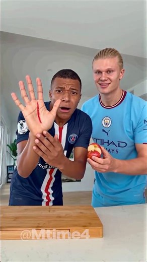 How Haaland actually cut that apple 🍎 #football #challenge #haaland