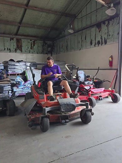 Kubota ZD331 Zero Turn Riding Lawn Mower. 72" Cutting Deck. Diesel.