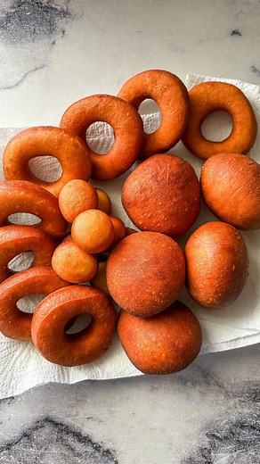 What’s the difference in Doughnuts 🍩 and Vetkoek in your Mother Tongue 😛. 😜😜😜 DOUGHNUTS You will need: 420 g cake flour 5 ml salt 50 ml sugar 10 g instant yeast 60 g margarine 1 large egg 150 ml warm milk 50 ml lukewarm water Castor sugar What to do: 1. Mix the flour, salt and sugar together. Add the yeast and mix. Rub the margarine into the flour. Add the egg to the milk and whisk to mix. 2. Add the milk mixture together with enough of the lukewarm water to the dry ingredients to form a so