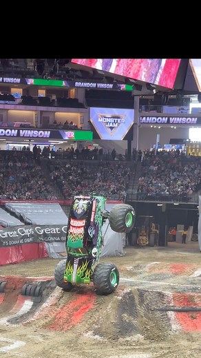 Grave Digger Wheelie performance! #monstertrucks #monsterjam #monstertruckshow | Jing King