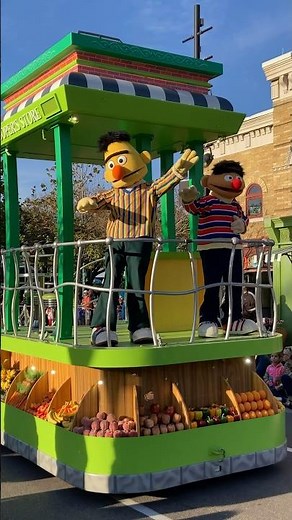 Bert And Ernie | Sesame Street | SeaWorld Orlando | Singing And Dancing