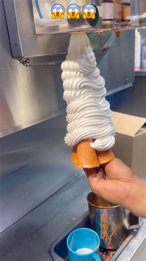 Softy Creamy vanilla ice cream 🍦 New trail #softicecream #streetfood #foryoupage #homemadeicecream