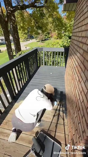 No more ugly deck on our balcony, painted that baby black 🙌🏼 let me know what you guys think of it now!! #beforeandafter #deckpainting #painttok #diytok #paint #diyproject #paintproject