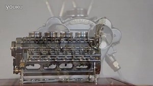 花了2500个小时, 他一个人打造出巴掌大小的32缸发动机!