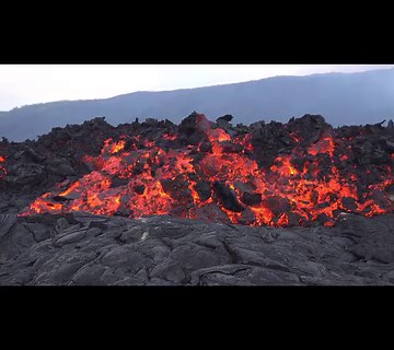 1K views · 241 reactions | An immense forward moving A’a flow liquefies, turns to Pahoehoe and flows forward #epic #lava #transition #kilauea #volcano #bigisland #hawaii #pahoehoe #epiclava | EpicLava | Facebook