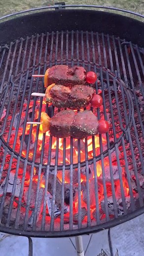 Griechisch angehauchte Schweinefilet-Spieße #onmytable #deliciousfood #kochenmitliebe #soulfood #dinner #Griechenland #Filet #Schweinefilet #Feta #Schafskäse