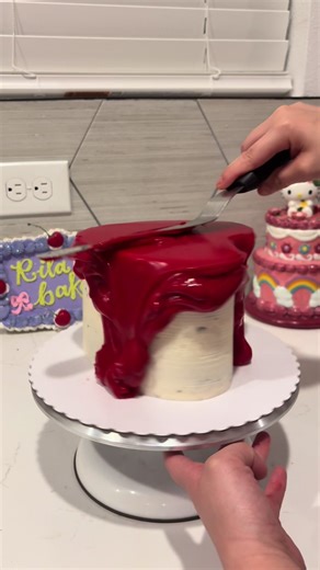 Guys my buttercream was acting righhht 🤭❤️ #buttercreamcake #cakedecorating #homebaker #heartcake #customcakes