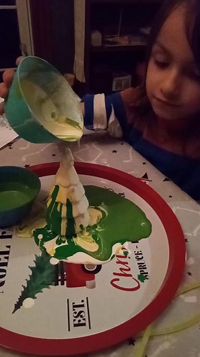 🎄✨pre-bedtime paint pour with Calvin 🥰 Can't forget the ggwweeeeennn 💚🤣 #fypreels #fypppppppppppppppppppppppppppppppppppppppppppppppppppppppppppppppppppppp #fluidartwork #paintpouringart #blessedandthankful #artist #kids #kidsactivities | Amy Mota