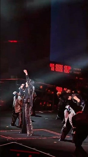 🤖 The FUTURE of Concerts? Watch #Unitree Bots Dance with Leehom! #humanoid #concert #robots #ai