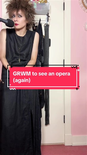 Exploring Alternative Fashion: Goth Looks and 80s Vintage