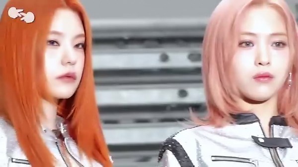 Even behind the scenes, ITZY is overflowing with charisma! Watch the full episode of ITZY?ITZY! on YouTube to peek into their World Tour poster shoot! —————— 👑 𝐈𝐓𝐙𝐘 𝟐𝐍𝐃 𝐖𝐎𝐑𝐋𝐃 𝐓𝐎𝐔𝐑 𝐢𝐧 𝐒𝐈𝐍𝐆𝐀𝐏𝐎𝐑𝐄 🇸🇬 📅 6 Apr 2024 (Sat), 6pm 📍 Singapore Indoor Stadium 🎫: https://bit.ly/ITZYSG24 / hotline: 65 3158 8588 #ITZY #MIDZY #livenationsg #ITZY_BORNTOBE #ITZY_BORNTOBE_SG #ITZY_WORLD_TOUR #ITZY_WORLD_TOUR_SG | Live Nation SG