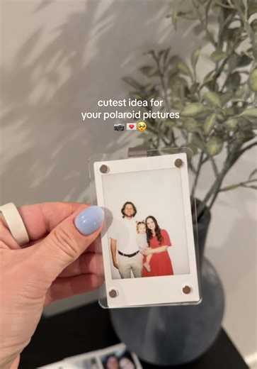 Cute Polaroid Visor Frame Idea for Moms